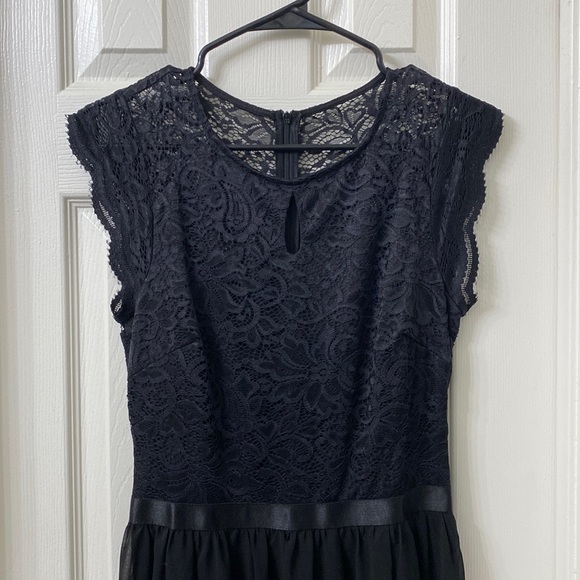 •NWT• Dressystar Lace Maxi Dress - Picture 2 of 15